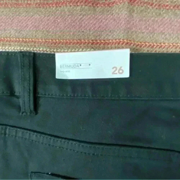 LANE BRYANT Bermuda Jean Short Flex Magic Mid Rise NWT Size 26 - Picture 5 of 7